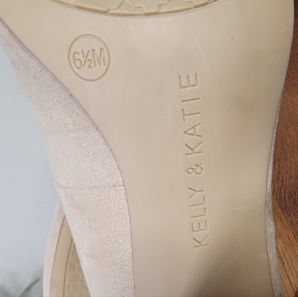 Kelly & Katie Liya Beige Block Heel Pumps Size 6.5 - Picture 14 of 17
